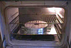 lid_in_oven_small.JPG (4491 bytes)